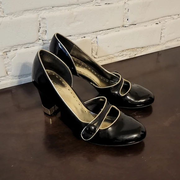Black patent Mary jane closed toe heels by BCBG girls